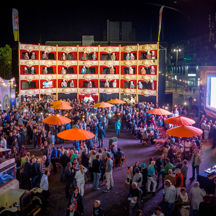 Festiviteiten van Cultura Nova op het Burgemeester van Grunsvenplein in Heerlen
