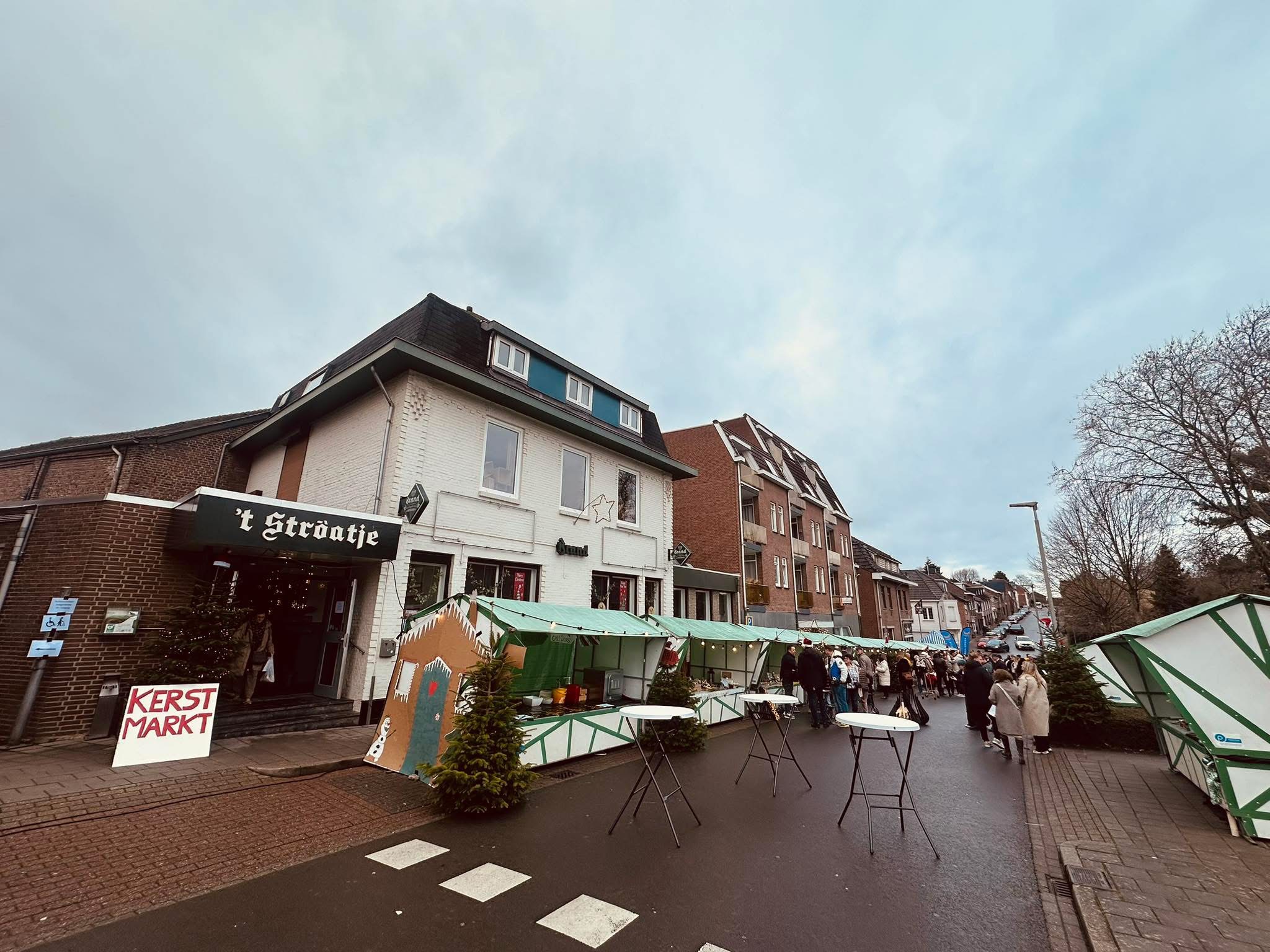 Binnen- en buiten Kerstmarkt bij het Ströatje